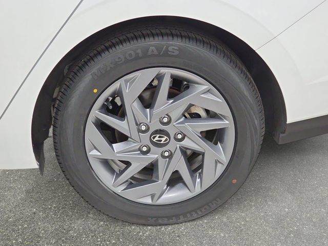 Used 2024 Hyundai Elantra SEL FWD image 32