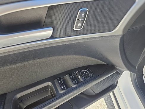 Used 2020 Ford Fusion SE image 15