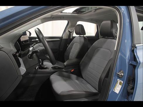 Certified 2026 Volkswagen Jetta SE FWD image 5