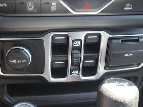 Used 2025 Jeep Wrangler Unlimited Sahara AWD/4WD image 10