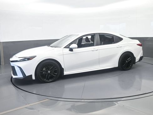 Used 2026 Toyota Camry SE FWD image 2