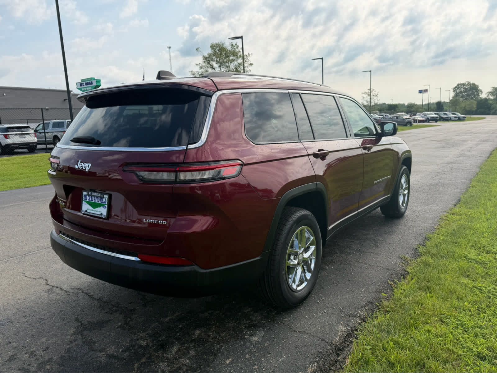Used 2023 Jeep Grand Cherokee L Laredo w/ Luxury Tech Group I AWD/4WD image 5