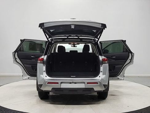 Used 2025 Nissan Pathfinder SL FWD image 14