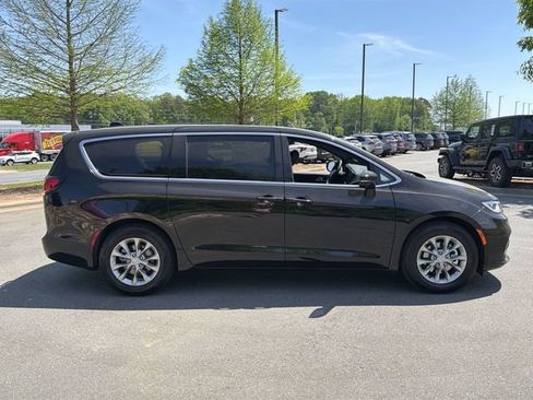 New 2026 Chrysler Pacifica Limited FWD image 13
