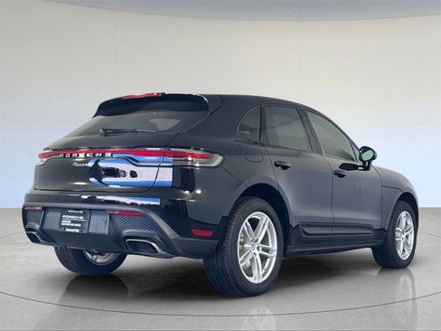 Used 2025 Porsche Macan image 8