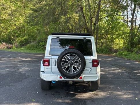 Used 2024 Jeep Wrangler High Altitude AWD/4WD image 8