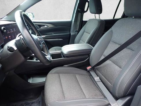 Used 2025 Chevrolet Traverse LT AWD/4WD image 12