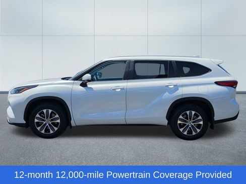 Used 2023 Toyota Highlander XLE AWD/4WD image 2