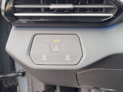 Used 2024 Volkswagen ID.4 2WD image 10