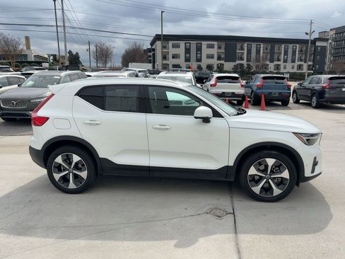 Certified 2025 Volvo XC40 B5 Plus image 8