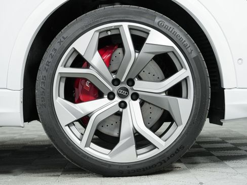 Used 2024 Audi RS Q8 AWD/4WD image 34