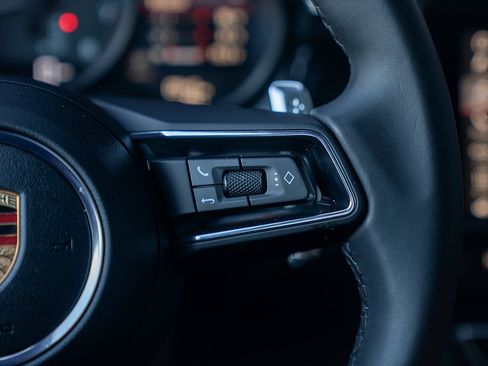 Used 2025 Porsche Macan image 8