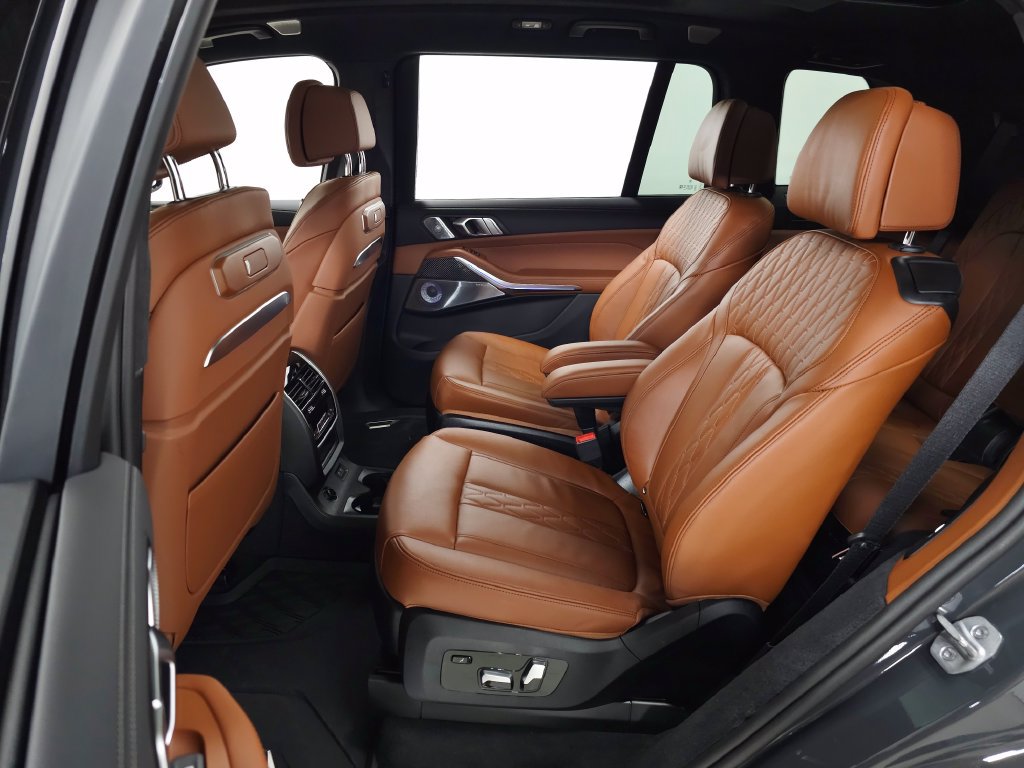 Used 2026 BMW X7 M60i AWD/4WD image 35