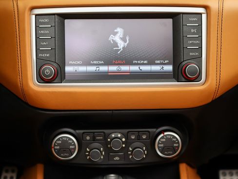 Used 2017 Ferrari California T RWD image 26