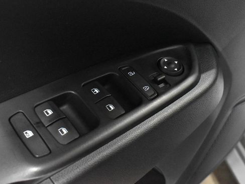 Used 2024 Hyundai Venue SE FWD image 13