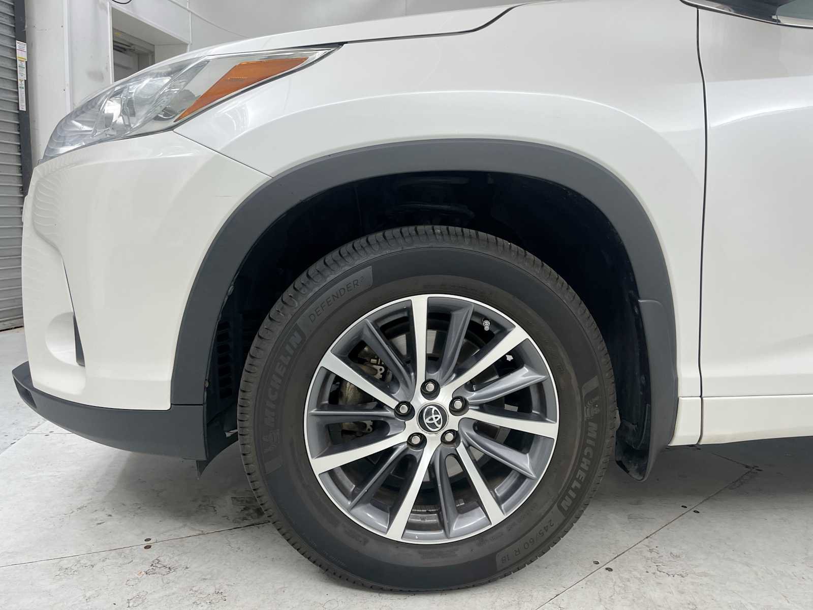 Used 2017 Toyota Highlander XLE AWD/4WD image 25