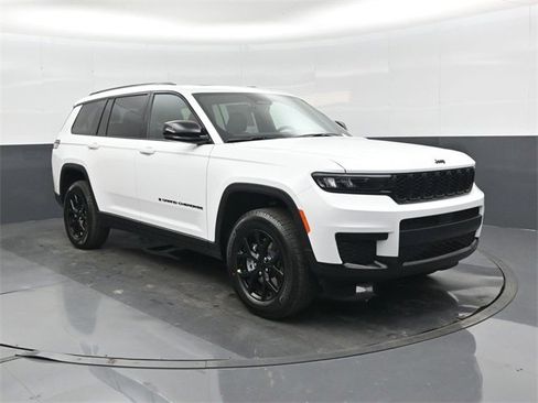 New 2025 Jeep Grand Cherokee L Altitude image 1