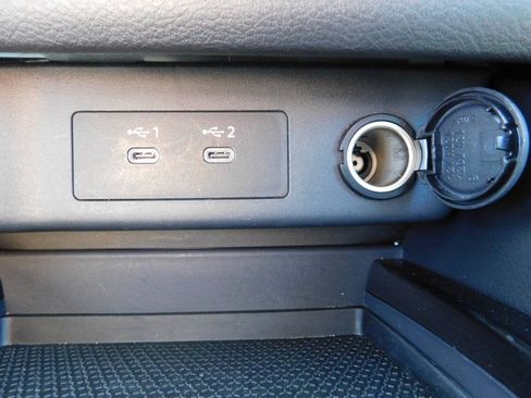 Used 2025 Nissan Rogue SV FWD image 17