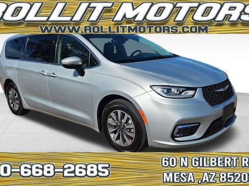 Used 2023 Chrysler Pacifica Touring-L FWD image 1