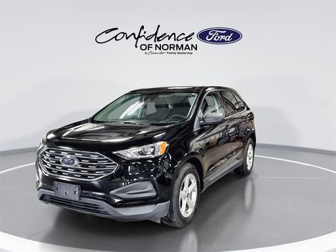 Used 2020 Ford Edge SE image 3