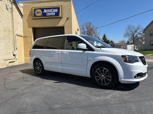 Used 2015 Dodge Grand Caravan SXT w/ Blacktop Package image 5