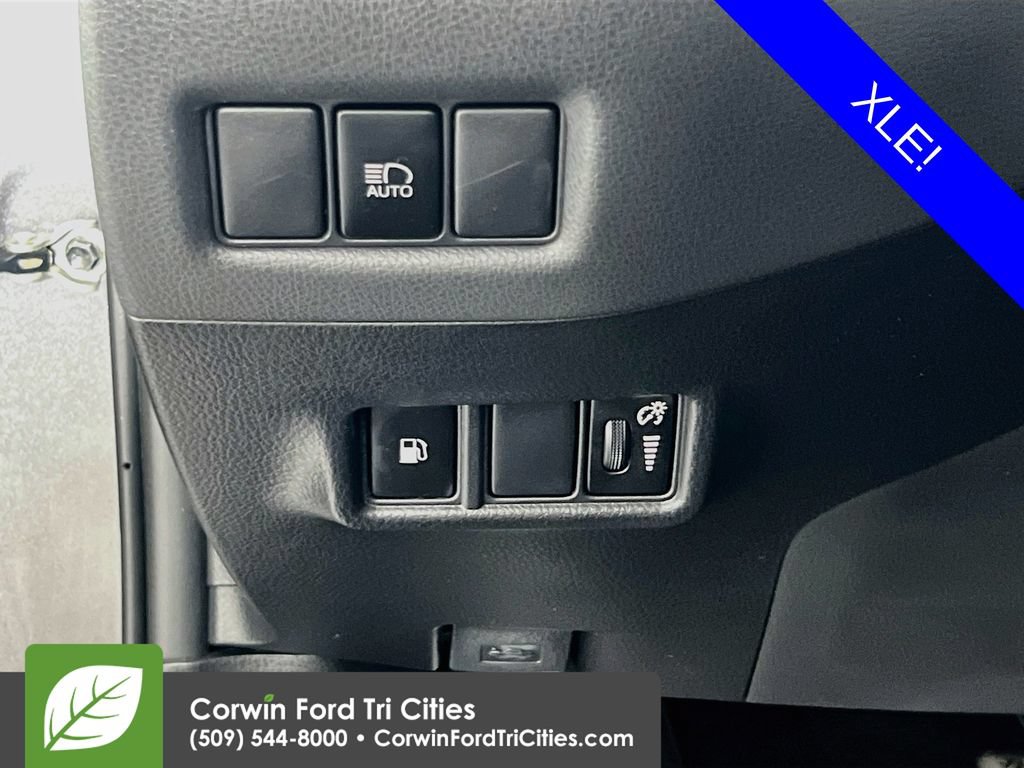 Used 2021 Toyota C-HR XLE FWD image 19