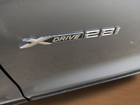 Used 2017 BMW X3 xDrive28i AWD/4WD image 9
