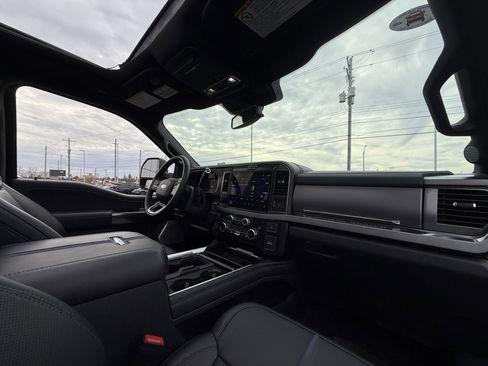 Used 2025 Ford F450 Platinum w/ Platinum Plus Package image 29