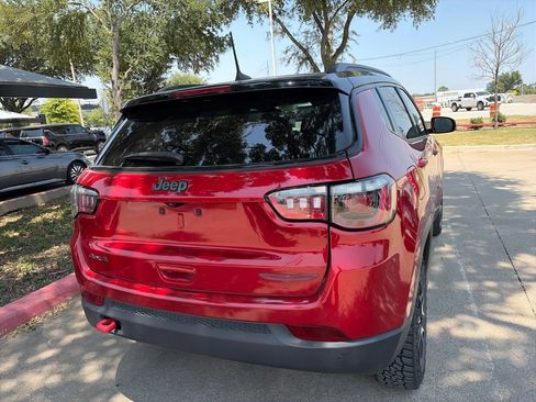Used 2025 Jeep Compass Trailhawk AWD/4WD image 9