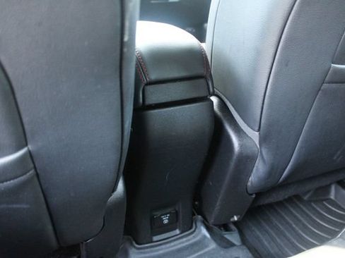Used 2015 Jeep Renegade Trailhawk w/ Premium Leather Group AWD/4WD image 32