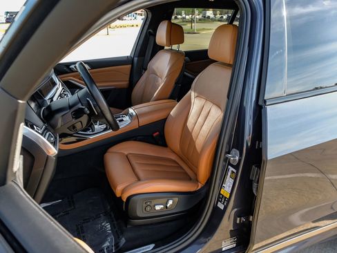 Used 2021 BMW X7 M50i w/ Executive Package image 34