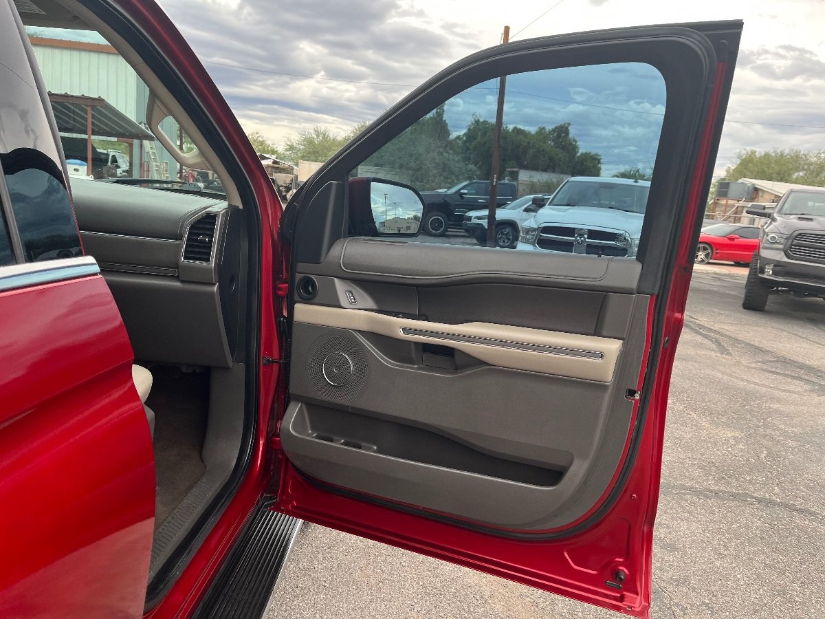Used 2019 Ford Expedition Max XLT w/ Equipment Group 202A AWD/4WD image 40