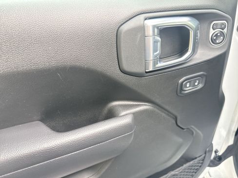Used 2024 Jeep Wrangler Unlimited AWD/4WD image 14