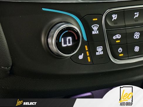 Used 2023 Chevrolet Traverse LT FWD image 19