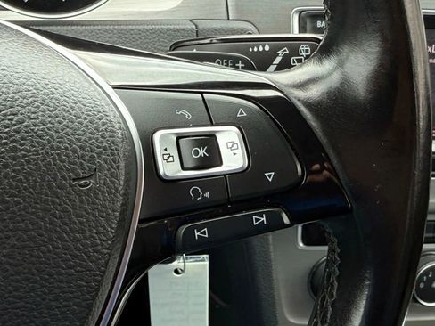 Used 2015 Volkswagen Golf S image 23