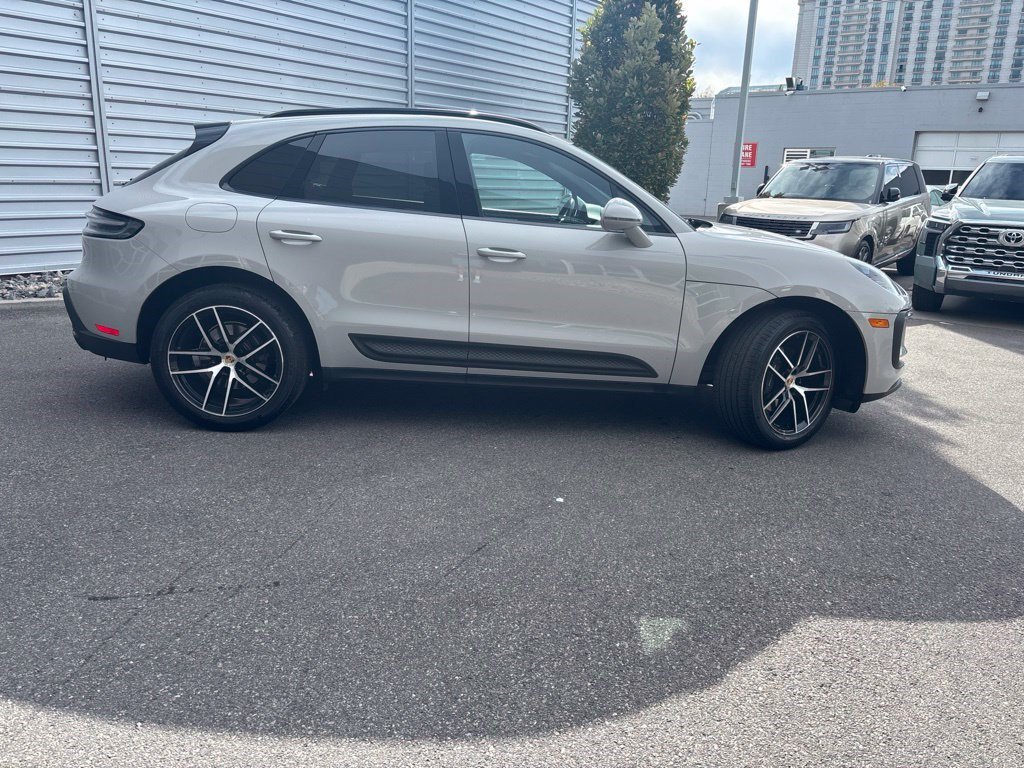 Used 2024 Porsche Macan AWD/4WD image 8