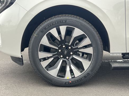 New 2025 Ford Expedition Max Platinum w/ Driver's Package image 31