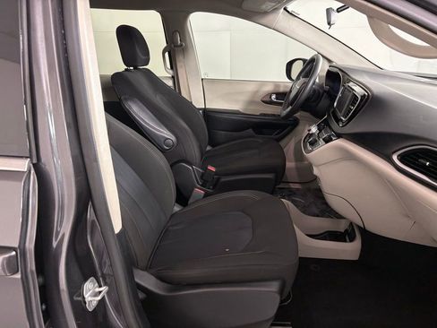 Used 2022 Chrysler Voyager LX FWD image 48