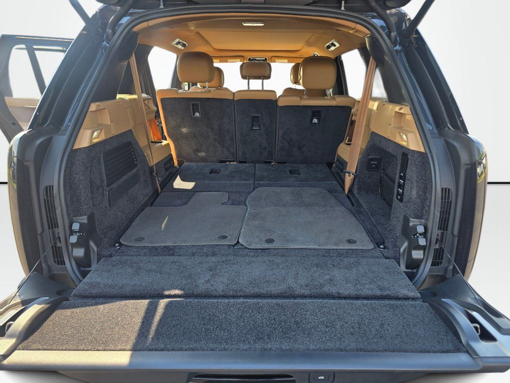 Used 2025 Land Rover Range Rover Long Wheelbase SE AWD/4WD image 12