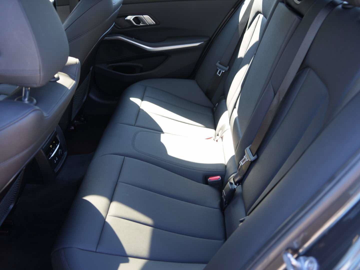Used 2020 BMW 330i Sedan w/ M Sport Package RWD image 11