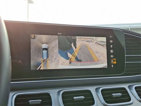 Certified 2022 Mercedes-Benz GLE 580 4MATIC w/ Night Package image 20