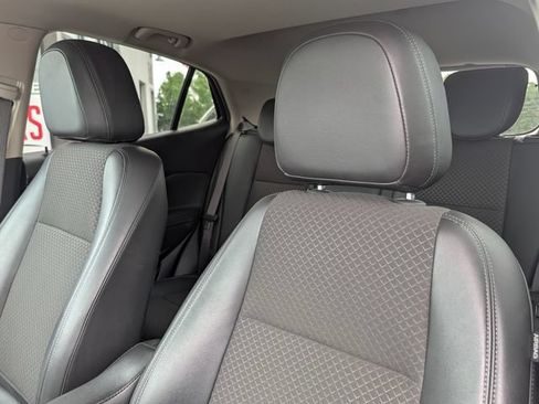 Used 2022 Buick Encore Preferred AWD/4WD image 12