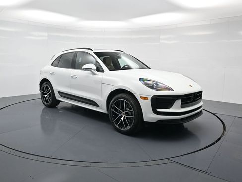 Used 2025 Porsche Macan image 29