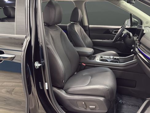 Used 2026 Kia Carnival SX Prestige FWD image 24