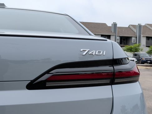 New 2026 BMW 740i w/ Premium Package RWD image 11