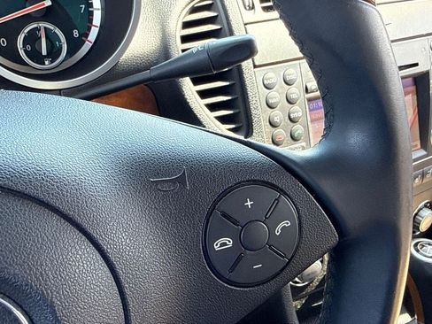 Used 2010 Mercedes-Benz SLK 350 image 24