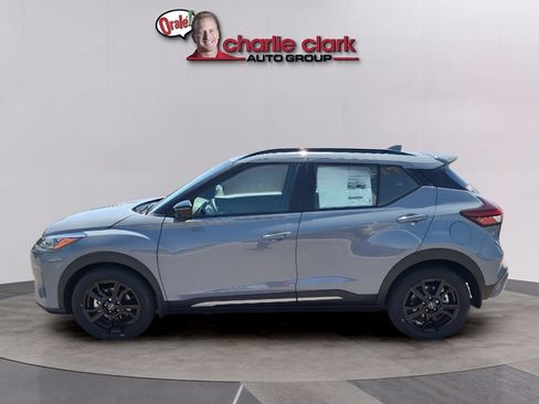 Used 2024 Nissan Kicks SR FWD image 2