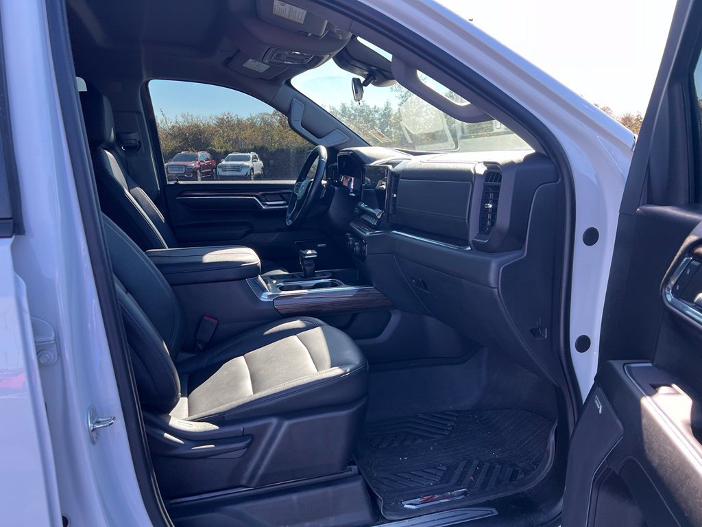 Used 2024 Chevrolet Silverado 1500 LT Trail Boss w/ Convenience Package II AWD/4WD image 10