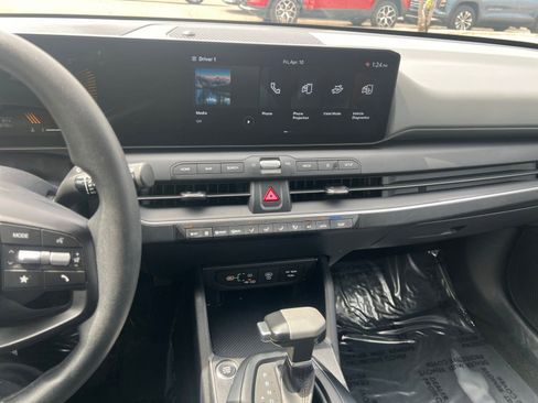 Used 2025 Kia K4 LXS image 20