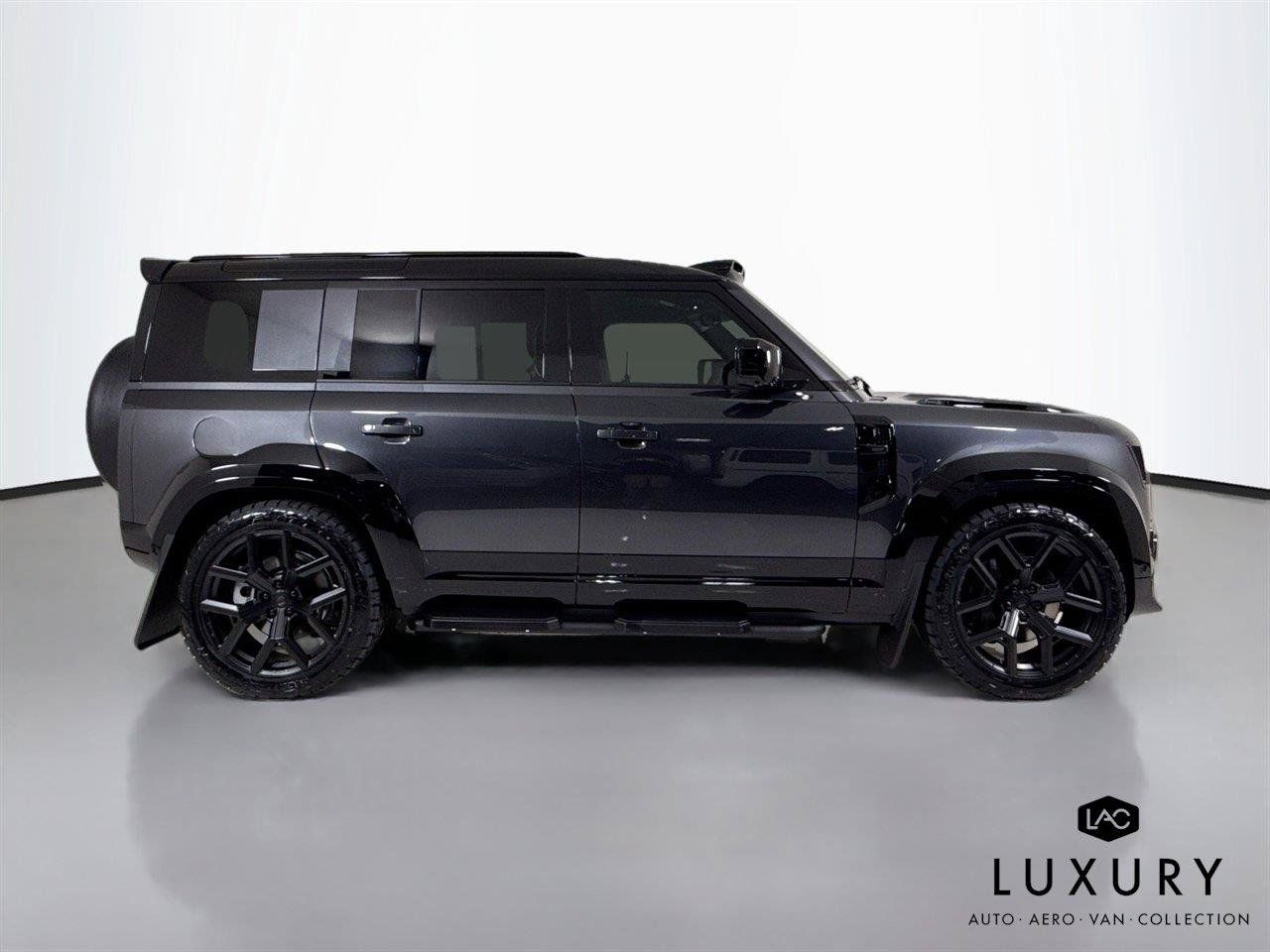 Used 2026 Land Rover Defender 110 X-Dynamic SE AWD/4WD image 5